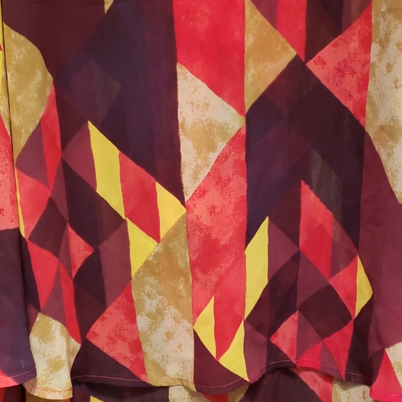 Sleeveless Flowy Top - Picture 3 of 4